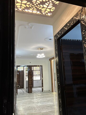 Building Lobby in 2 BHK Builder Floor at Shalimar Garden Extension 1 – for Sale
