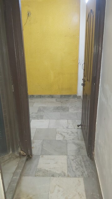 Building Lobby in 1.5 BHK Builder Floor at Mayur Vihar 1 – for Sale