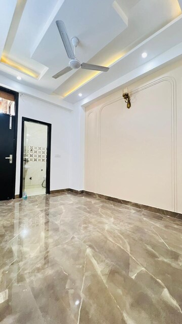 Room in 3 BHK Builder Floor at Indirapuram Shakti Khand 1 – for Sale