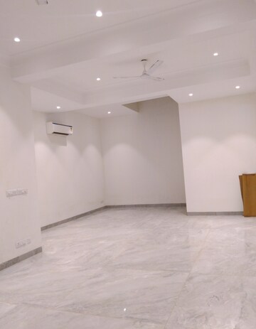 Room in 3 BHK Builder Floor at Defence Colony – for Sale