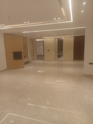 Room in 4 BHK Apartment at Sector 22 Dwarka – for Sale