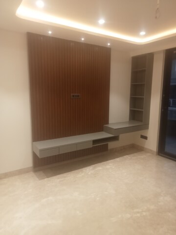 Room in 4 BHK Apartment at Sector 22 Dwarka – for Sale