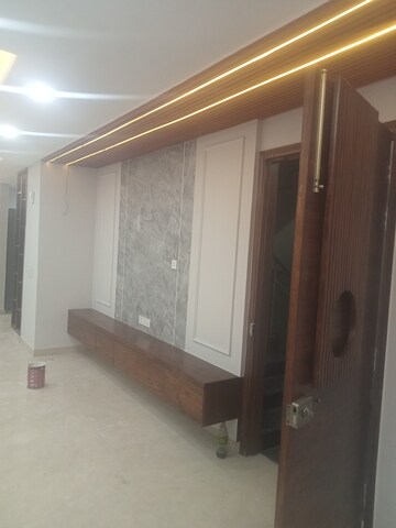 Room in 4 BHK Apartment at Sector 23 Dwarka – for Sale