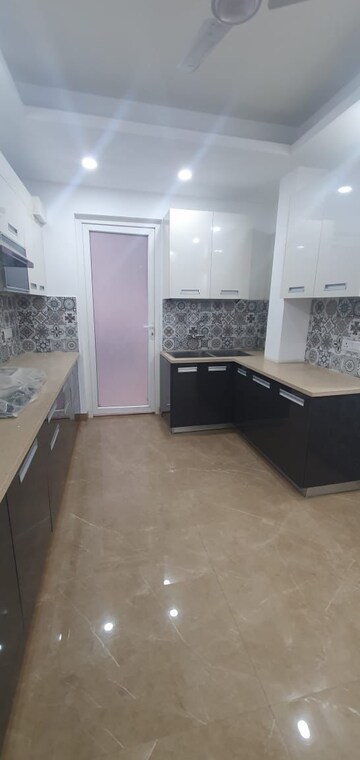 Kitchen in 3 BHK Builder Floor at Ardee City, Sector 52 – for Sale