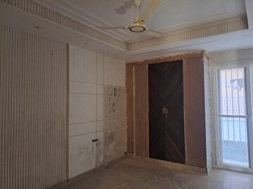 Building Lobby in 4 BHK Builder Floor at Ardee City, Sector 52 – for Sale