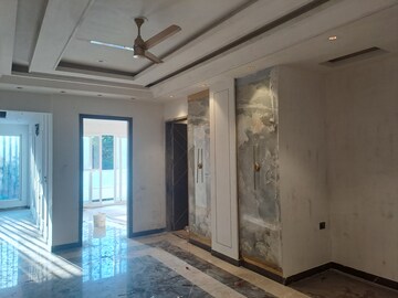Room in 4 BHK Builder Floor at Ardee City, Sector 52 – for Sale