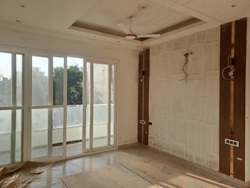 Building Lobby in 4 BHK Builder Floor at Ardee City, Sector 52 – for Sale