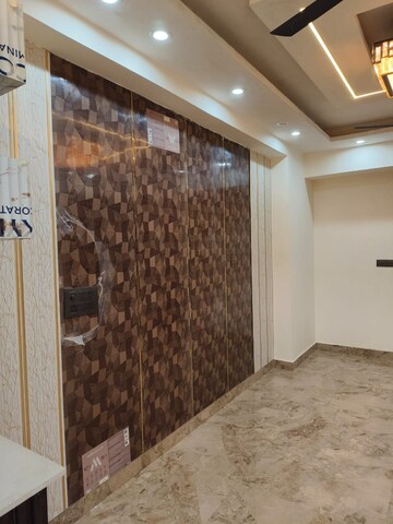 Room in 2 BHK Builder Floor at Sector 73 – for Sale