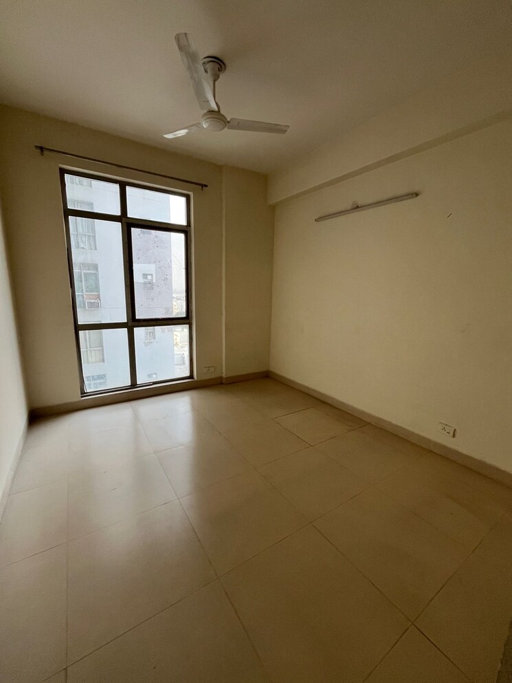 Room, dlf-regal-gardens 3 Bedroom 1703 Sq.Ft. Apartment In Sector 90 Gurgaon 7252152