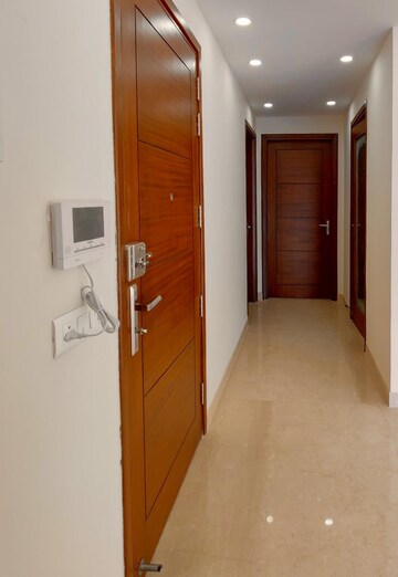 Furnished Amenities in 3.5 BHK Builder Floor at Sector 55 – for Sale