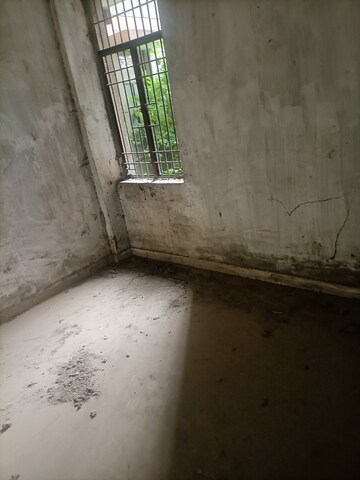 Room in 1.5 BHK Apartment at Uniworld City, Mu Greater Noida – for Sale