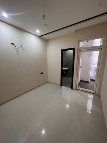 Room in 3.5 BHK Builder Floor at Vip Road – for Rent