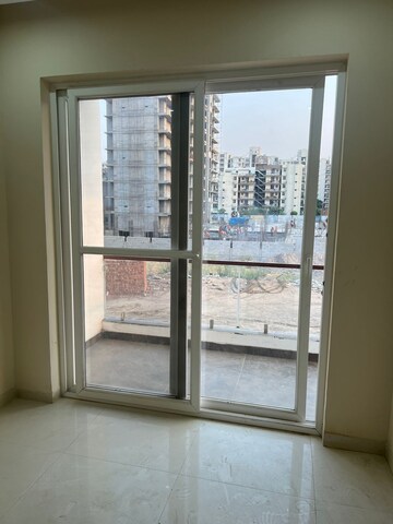 Room in 3.5 BHK Builder Floor at Vip Road – for Rent