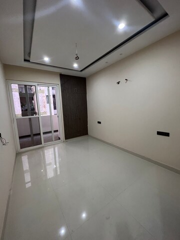 Room in 3.5 BHK Builder Floor at Vip Road – for Rent
