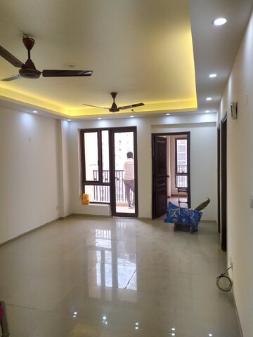 Room in 2.5 BHK Apartment at Logix Blossom County, Sector 137 – for Sale
