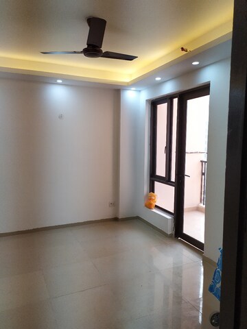 Room in 2.5 BHK Apartment at Logix Blossom County, Sector 137 – for Sale