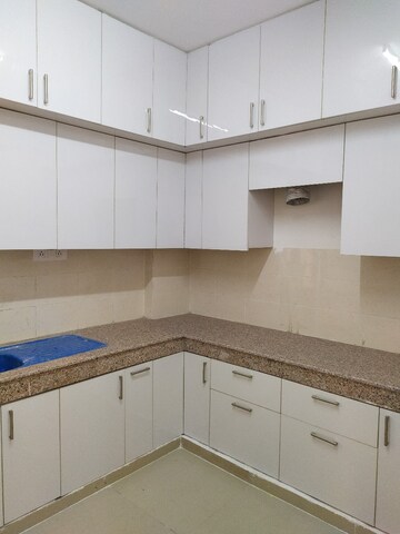 Kitchen in 2.5 BHK Apartment at Logix Blossom County, Sector 137 – for Sale