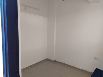 Room in 2.5 BHK Apartment at Logix Blossom County, Sector 137 – for Sale