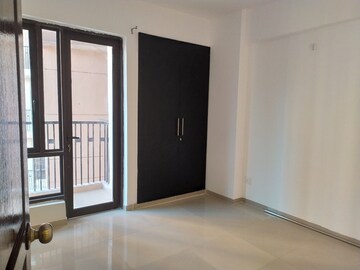 Room in 2.5 BHK Apartment at Logix Blossom County, Sector 137 – for Sale