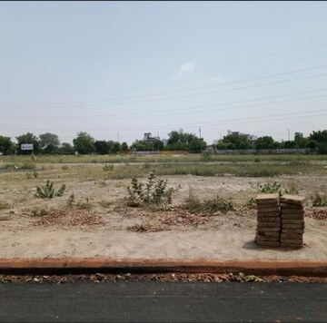  Plot For Sale in Sector 76