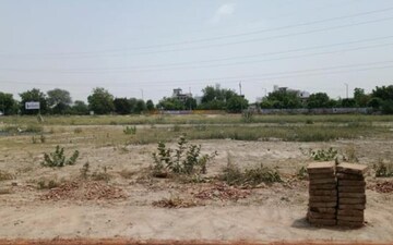 Plot For Sale in Sector 76