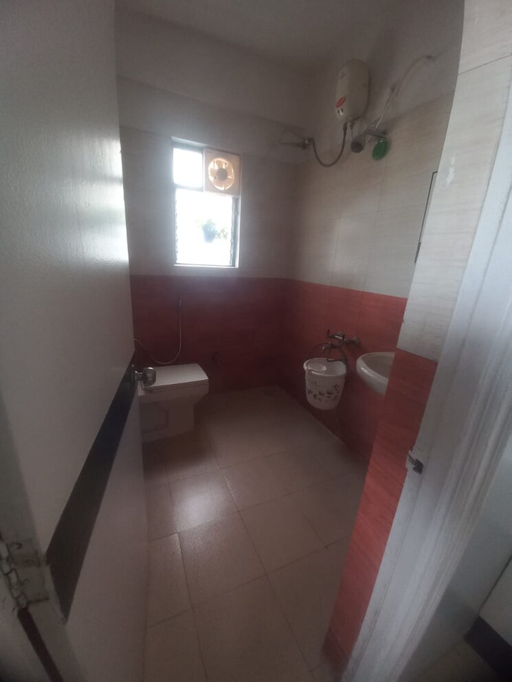 Bathroom, bramha-avenue 2 Bedroom 1000 Sq.Ft. Apartment In Kondhwa Pune 5282938