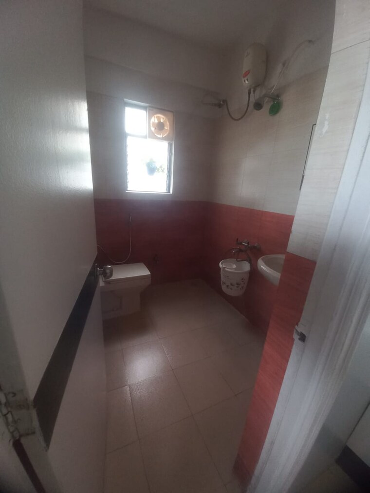 Bathroom, bramha-avenue 2 Bedroom 1000 Sq.Ft. Apartment In Kondhwa Pune 5282938