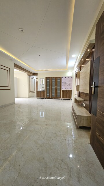 Room in 4 BHK Apartment at Shree Vinayak Homes Mansarovar, Mansarovar – for Sale