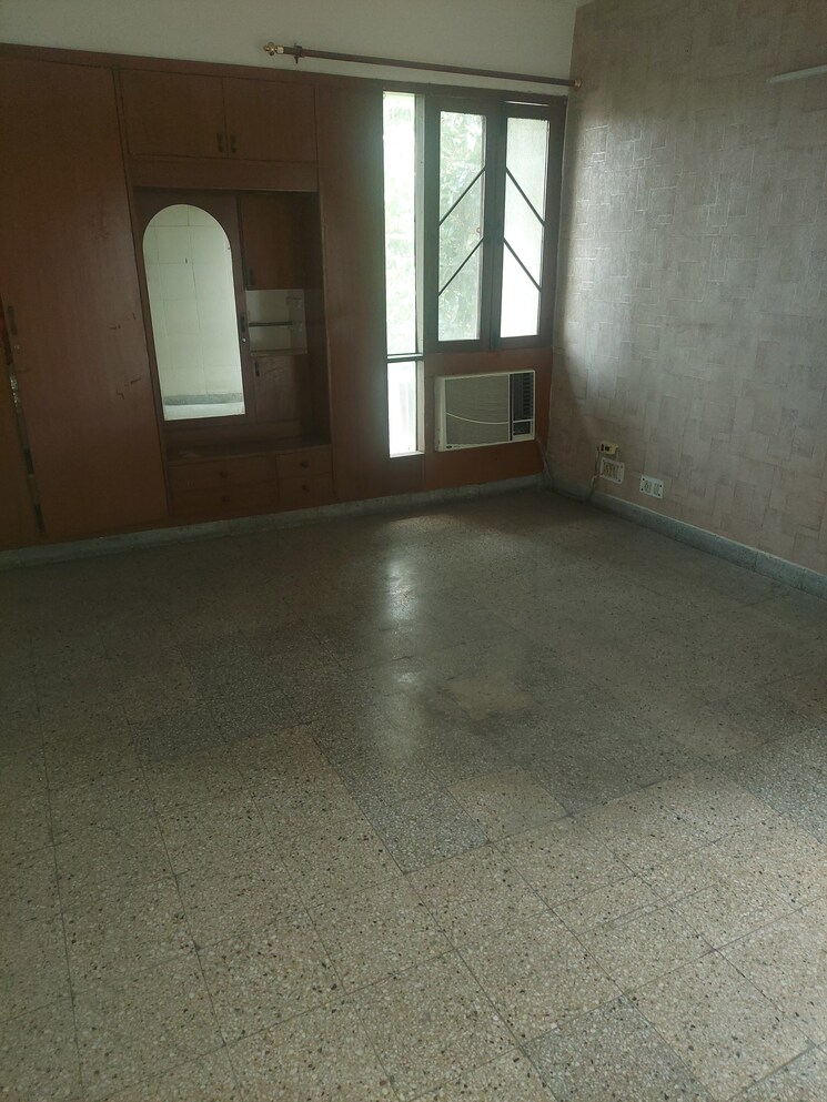 Room, ip extension 3 Bedroom 1600 Sq.Ft. Apartment In Ip Extension Delhi 7253675