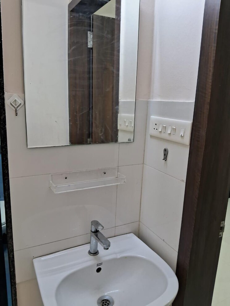 Bathroom, ravetkar-piyusha 2 Bedroom 980 Sq.Ft. Apartment In Law College Road Pune 7253860