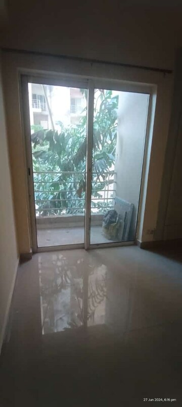 Room in 2 BHK Apartment at Paras Tierea, Sector 137 – for Sale