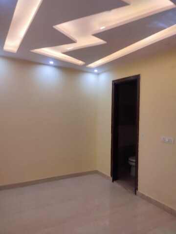Room in 1 BHK Builder Floor at Dwarka Mor – for Sale