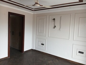 Room in 4 BHK Builder Floor at BPTP Park Central, Sector 85 – for Sale