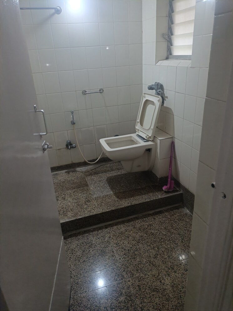 Bathroom, kalpa-taru-siddhachal-iii 2.5 Bedroom 850 Sq.Ft. Apartment In Vasant Vihar Thane 7254658