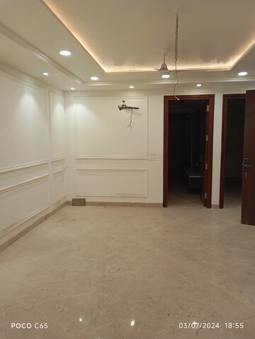 Room in 3 BHK Builder Floor at Shalimar Bagh – for Sale