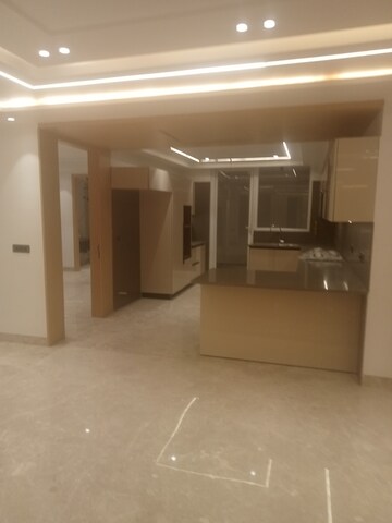 Room in 4 BHK Apartment at Sector 12 Dwarka – for Sale