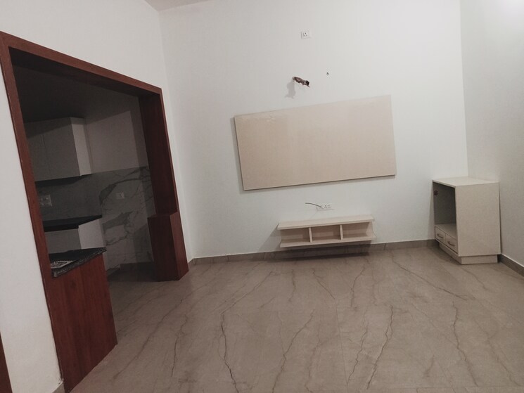 Room, sector 15 3.5 Bedroom 250 Sq.Yd. Builder Floor In Sector 15 Hisar 7254888