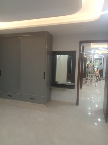 Room in 4 BHK Apartment at Sector 12 Dwarka – for Sale