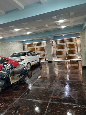 Parking in 3 BHK Builder Floor at Uttam Nagar – for Sale