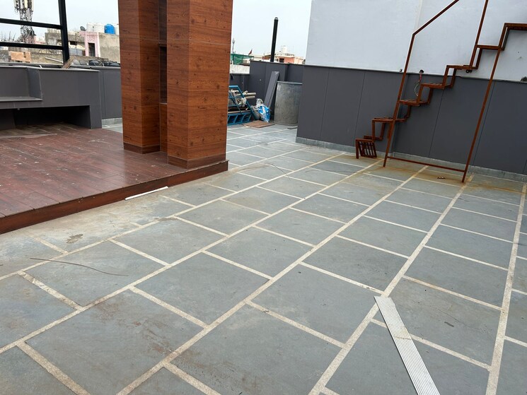 Balcony, uttam nagar 3 Bedroom 115 Sq.Yd. Builder Floor In Uttam Nagar Delhi 7255285