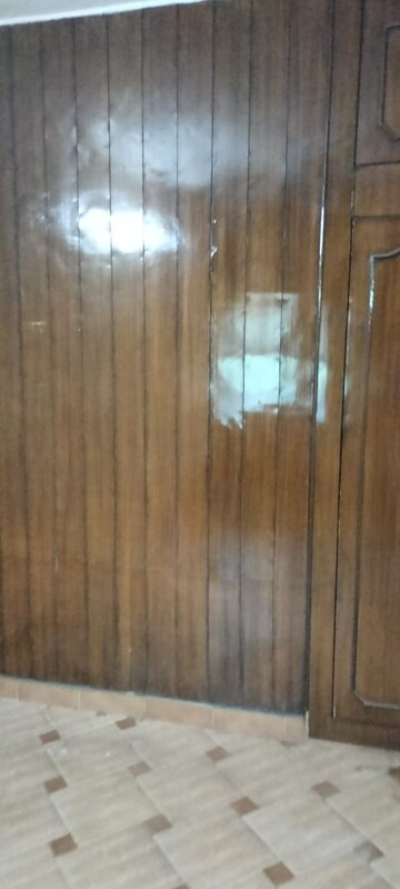 Furnished Amenities in 3.5 BHK Apartment at Mayur Vihar Phase Iii – for Sale
