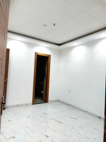 Room in 4 BHK Builder Floor at Green Fields Colony – for Sale