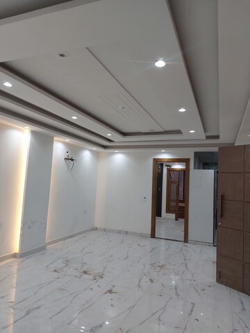 Living Room in 4 BHK Builder Floor at Green Fields Colony – for Sale