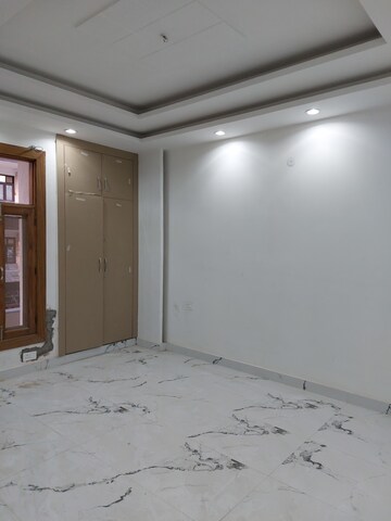 Room in 4 BHK Builder Floor at Green Fields Colony – for Sale