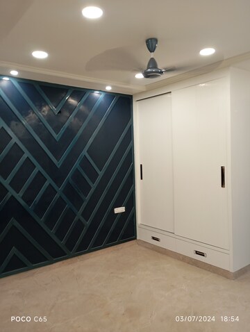 Furnished Amenities in 5 BHK Apartment at Sector 12 Dwarka – for Sale