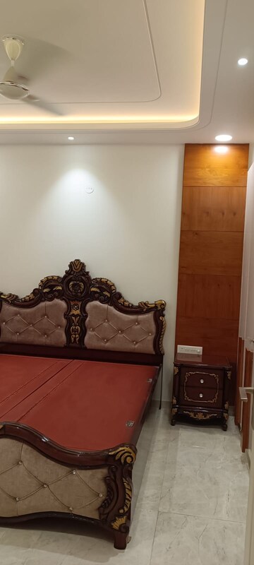 Bathroom in 4 BHK Builder Floor at BPTP Parkland Pride, Sector 77 – for Sale