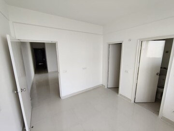 Room in 2 BHK Apartment at Signature Global Synera, Sector 81 – for Sale