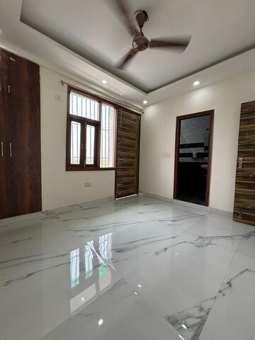 Room in 2 BHK Builder Floor at Paryavaran Complex – for Sale