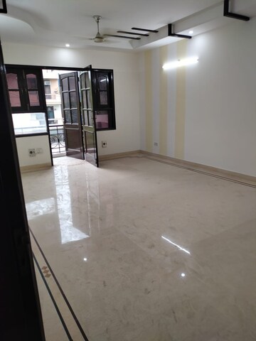 Room in 3 BHK Apartment at Emaar The Palm Drive-Palm Studios, Sector 66 – for Sale