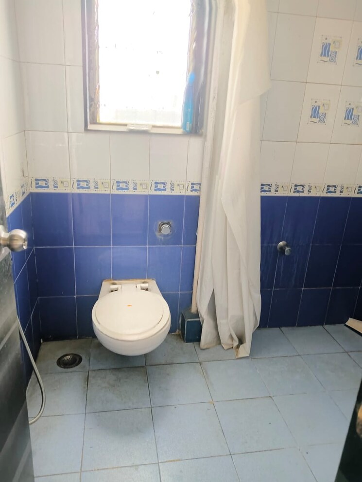 Bathroom, chintamani-kutir-chs 2 Bedroom 725 Sq.Ft. Apartment In Vile Parle East Mumbai 7256257